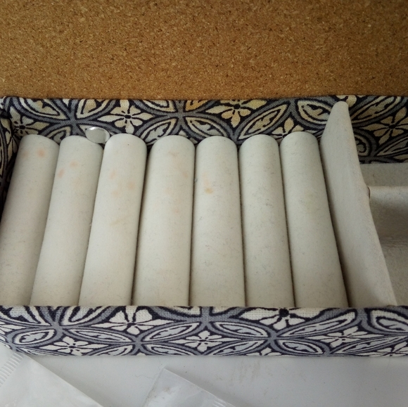 Jewelry Stand w. 3 New Pairs of Colorful Fringe Earrings - Picture 14 of 16